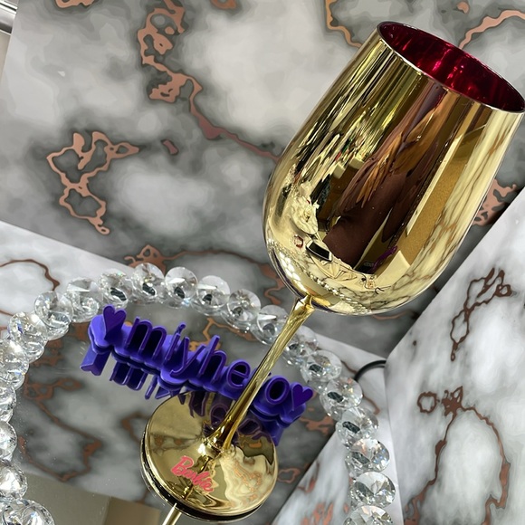 3pc Golden Barbie bundle with wine glass, acrylic bag and goldtone bracelet - Picture 6 of 8